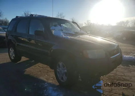 2004 Ford Escape Xlt z USA, uszkodzony, nr VIN 1FMYU03184KA97594